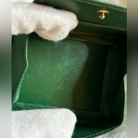Authentic Vintage Louis Vuitton Green embossed leather coin /card / purse - Picture 8 of 10